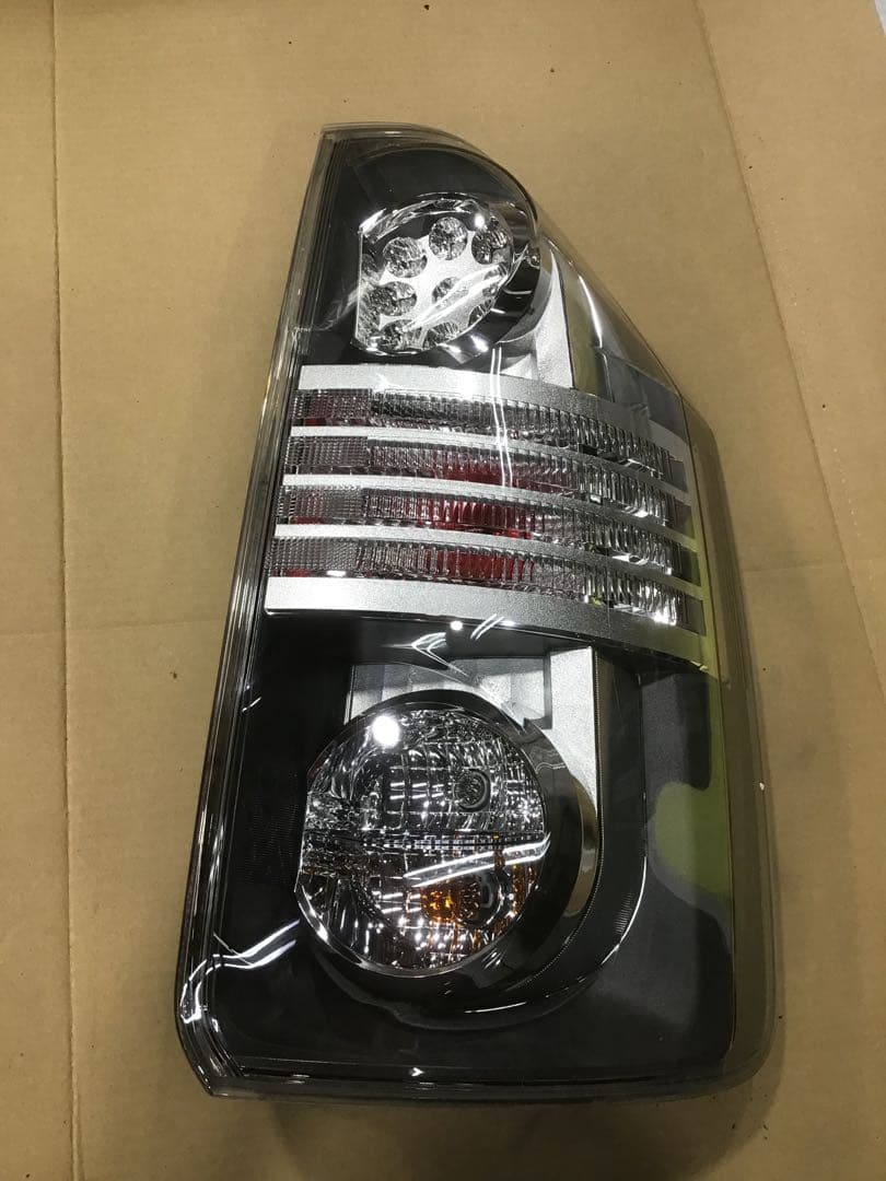 70 ヴォクシー テールランプ　左右