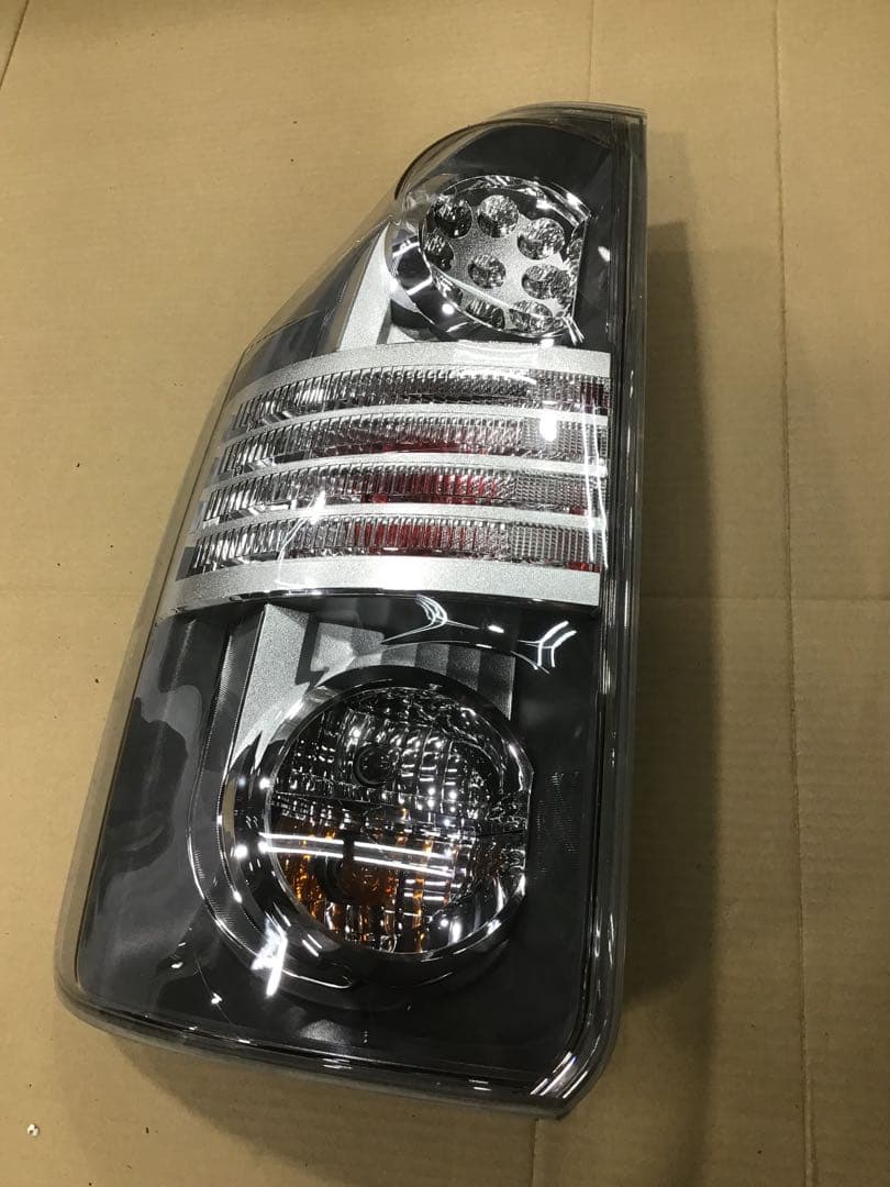 70 ヴォクシー テールランプ　左右