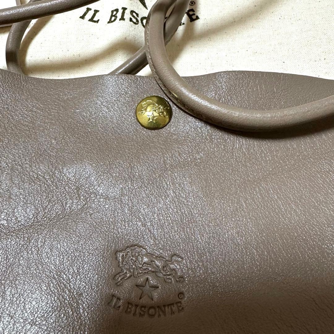 未使用に近いイルビゾンテ　クロスボディバッグ グレージュ保存袋付定価36,300