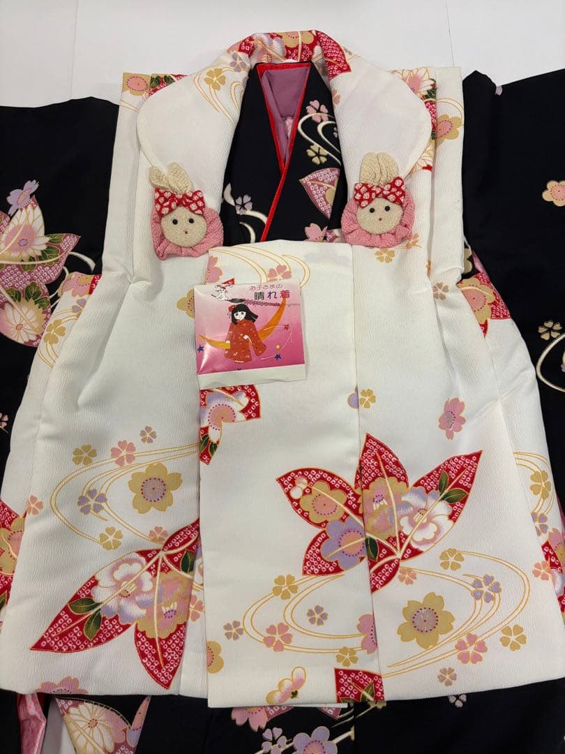 七五三　3歳女の子　着物・被布セット　黒地に紅葉　小桜　うさぎ飾り　日本製　新品