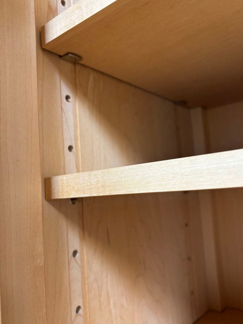 注)お取り置き中です 北の住まい設計社　 メープル木製ガラス扉キャビネット