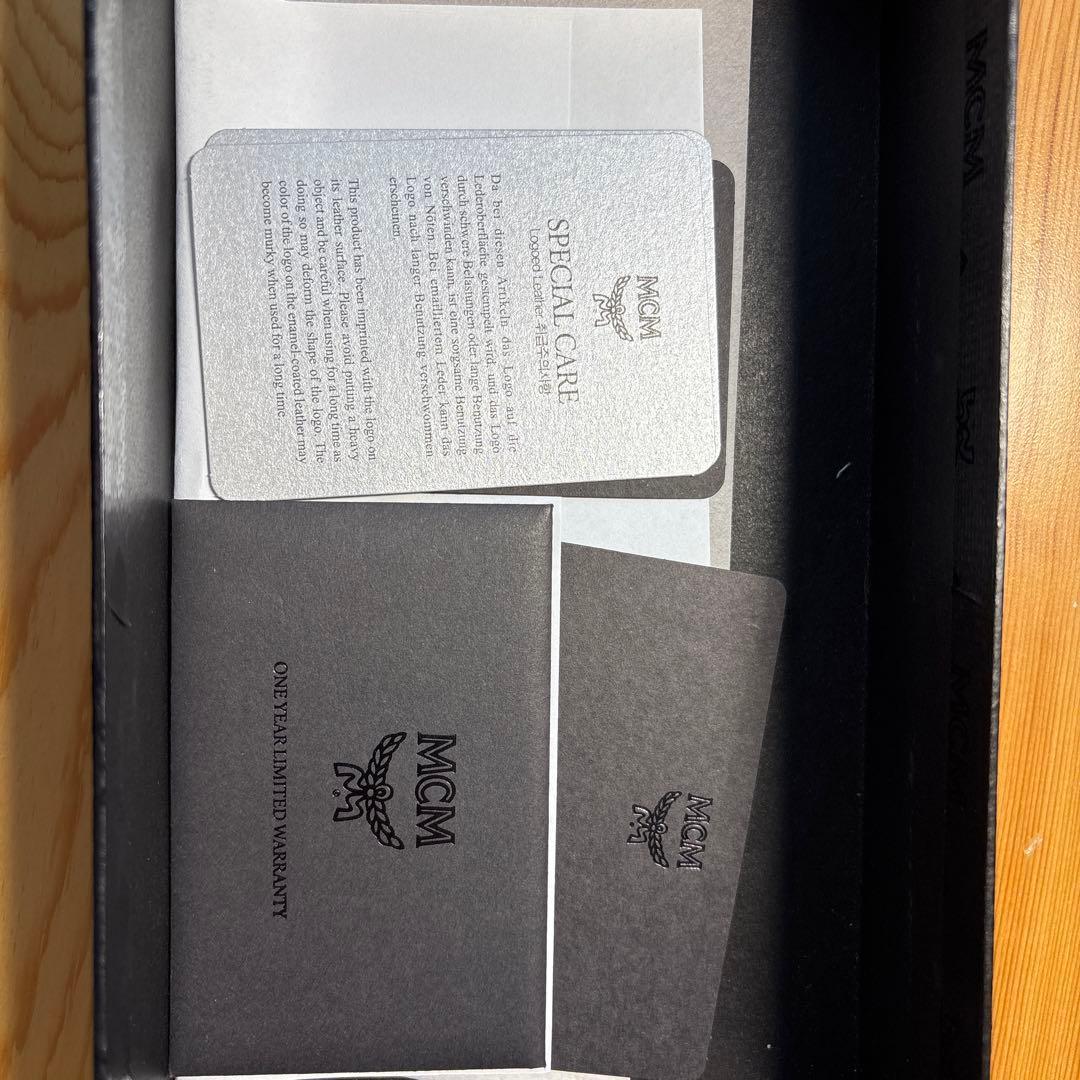 MCM赤レザー.ロゴ型押し箱あり三つ折り長財布.財布.韓国