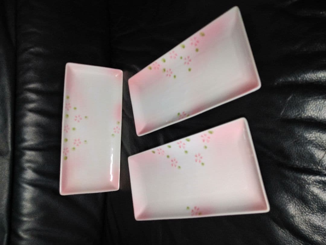 ♣素敵な桜【おもてなし】⬛有田焼・一峰・三峰窯の春桜柄輪花皿・長皿⬛２組４皿
