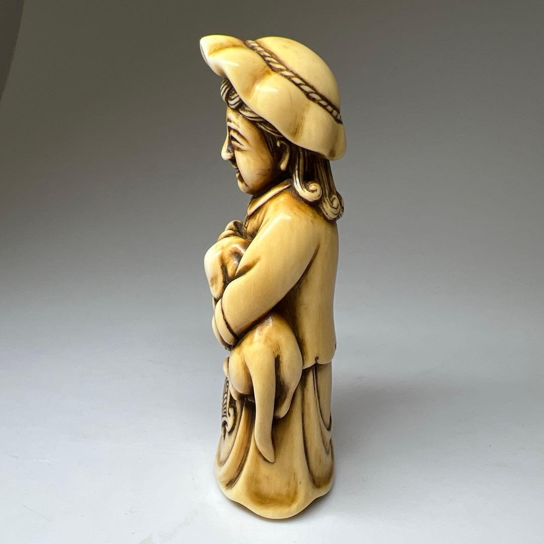 時代　女性に犬大振根付　高さ7.3㎝/39g 東Y8-0204☆2F