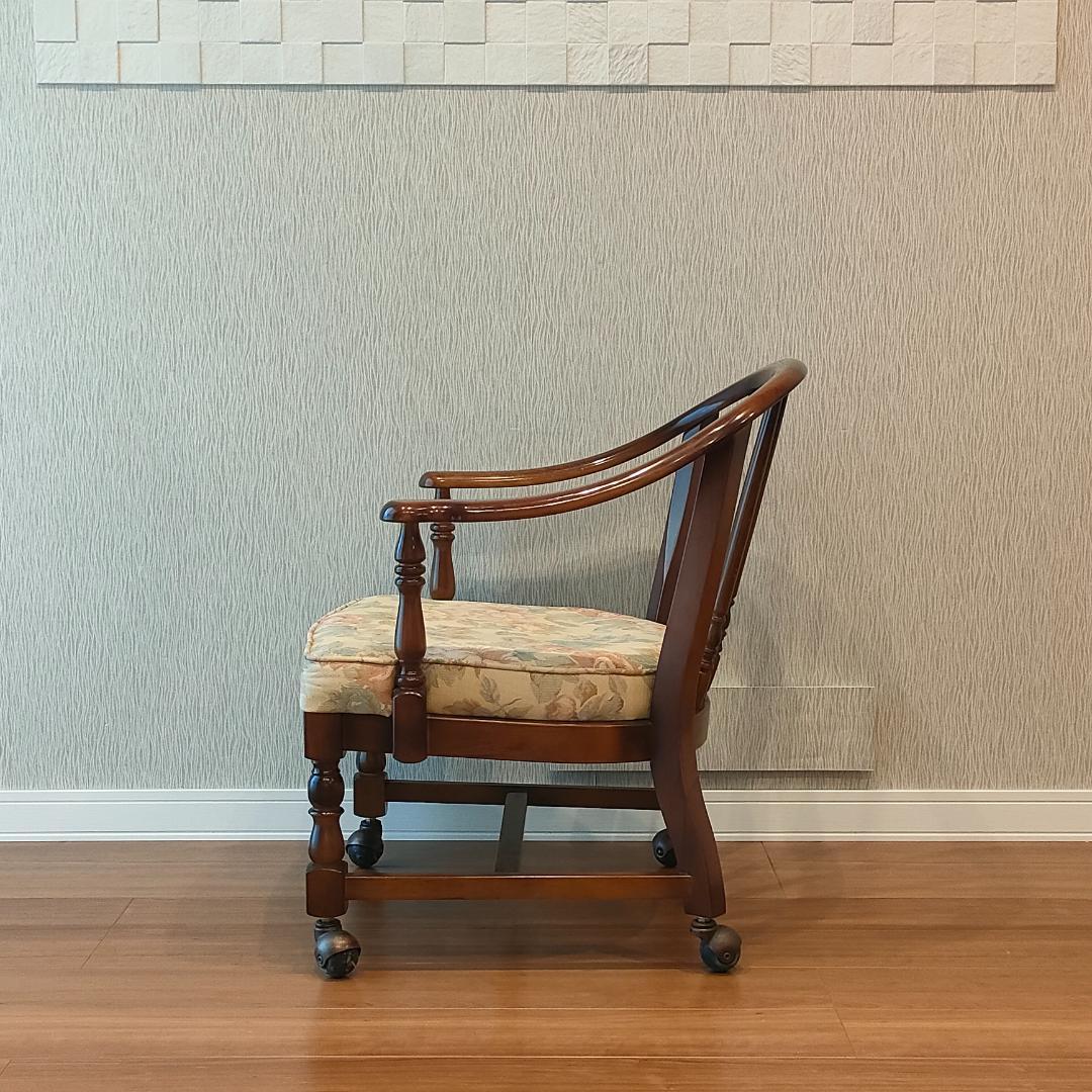 カリモク　コロニアル　アームチェア　クッション　キャスター付き②