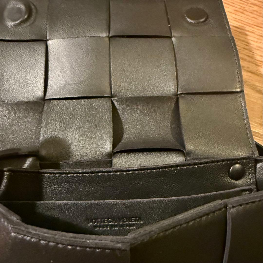 【美品】ボッテガべネタ　カセット　ブラックレザーボディバッグ