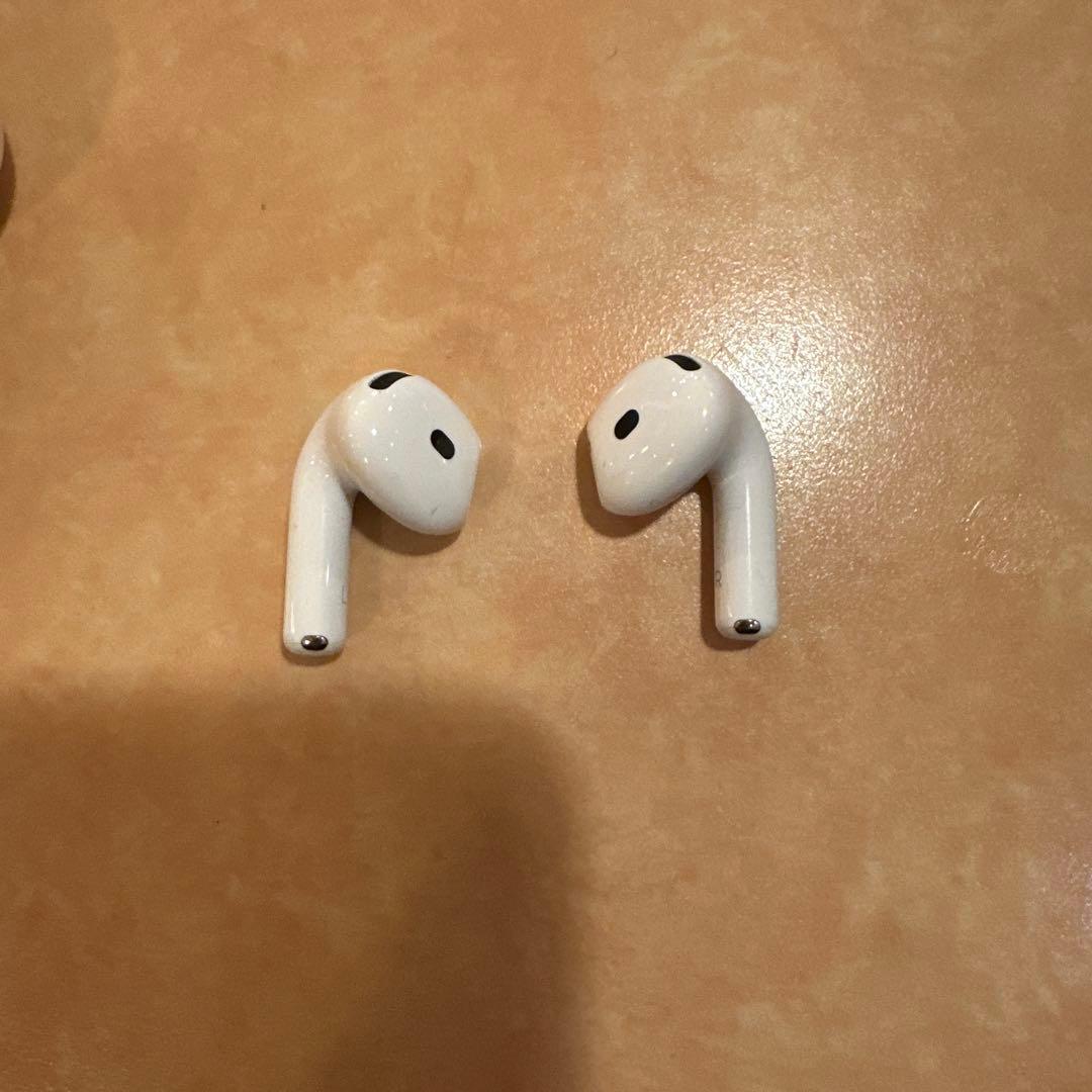 ♾*️様 AirPods4本体 ホワイト