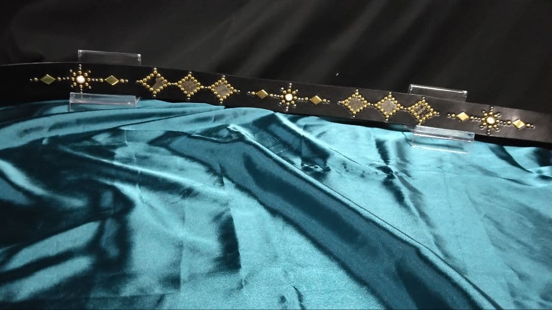 栃木レザー　ダイヤ柄インレイスタッズベルト　ブラック