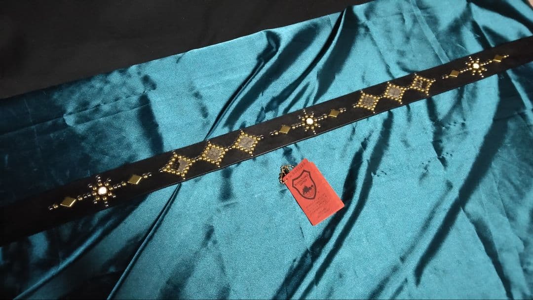 栃木レザー　ダイヤ柄インレイスタッズベルト　ブラック