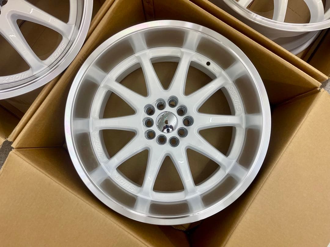 18インチ ホワイト スポークデザイン ホイール 4本セット　新品