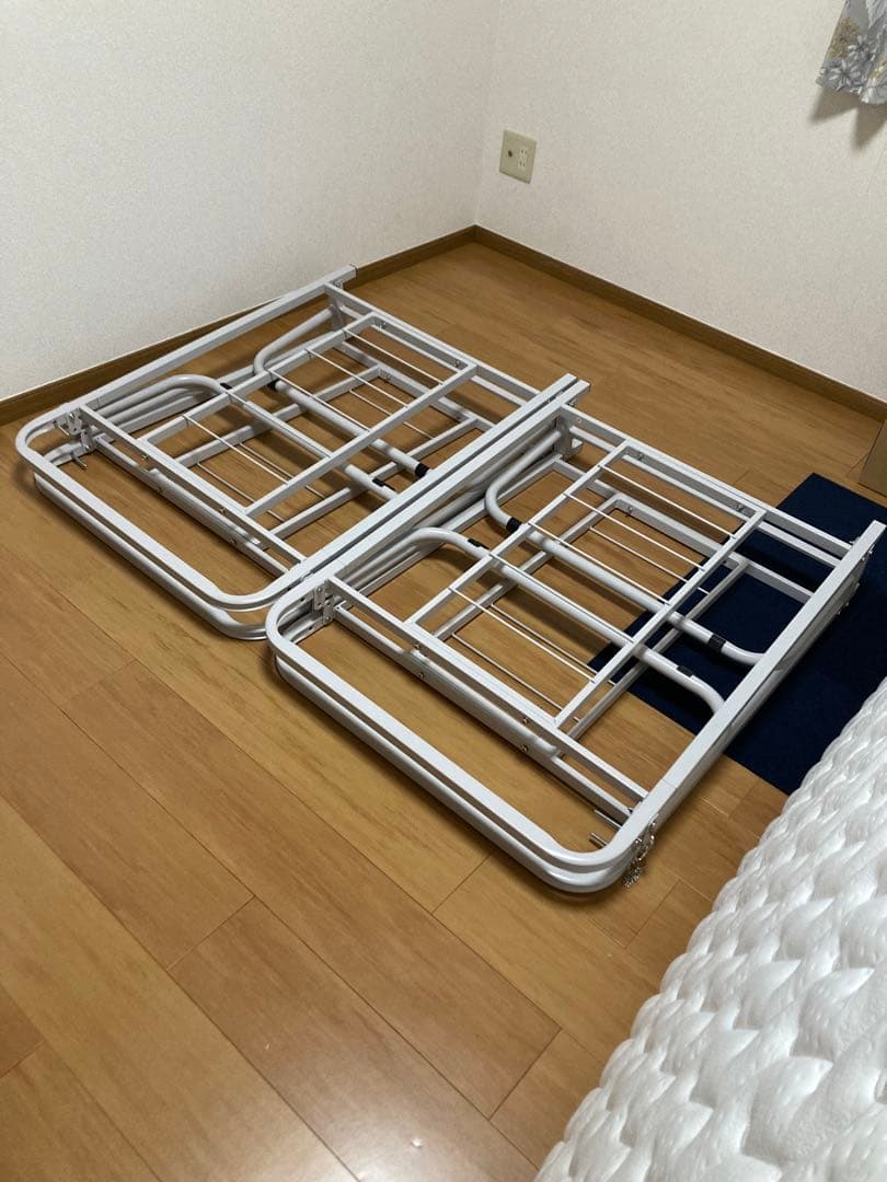 【未使用・組立済み完成品】新生活に！折り畳みダブルベッド(ミルキーグレージュ)
