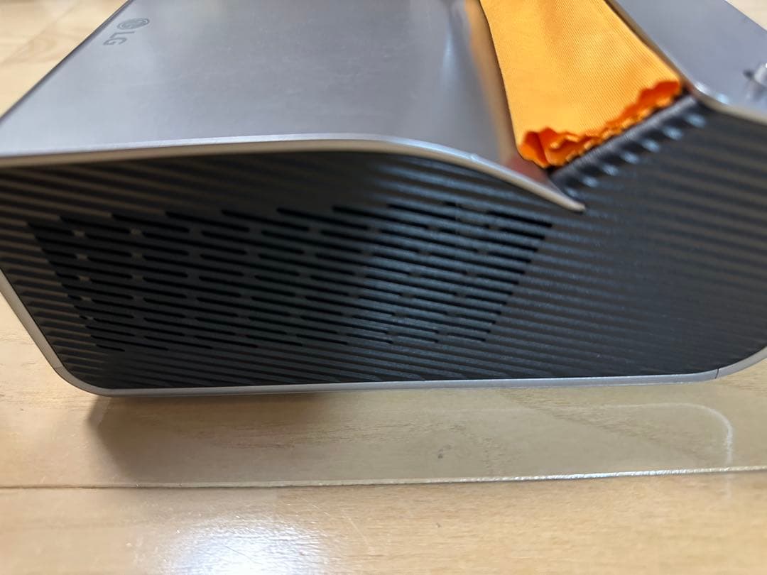 LG プロジェクター　超短焦点　PH450UG