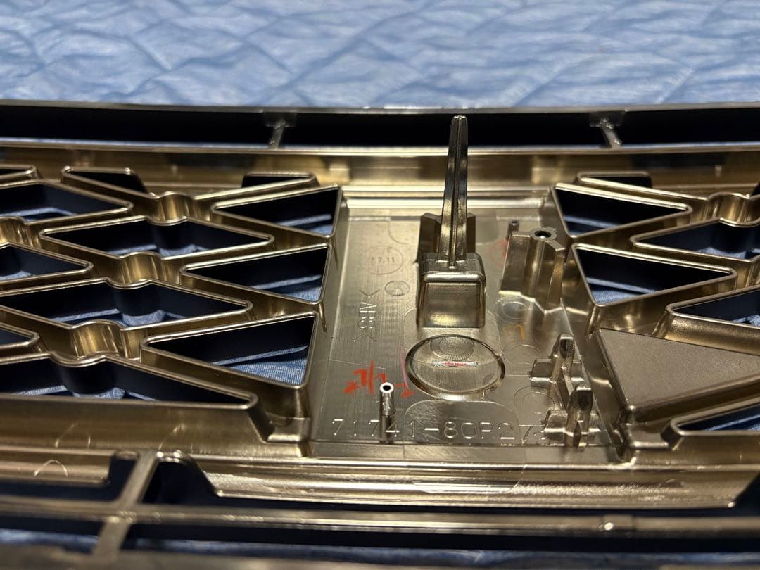 アルトラパン グリル 純正品