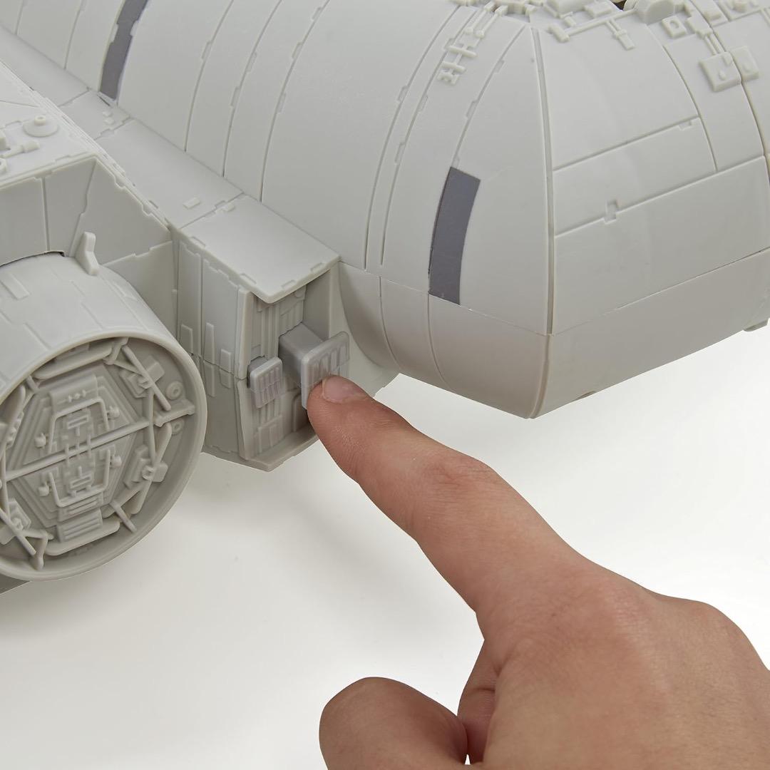 ハズブロ スターウォーズ ミレニアムファルコン 新品・未開封