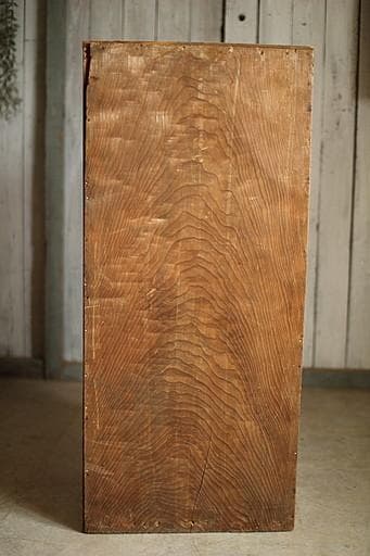 古い木製の収納棚　4段