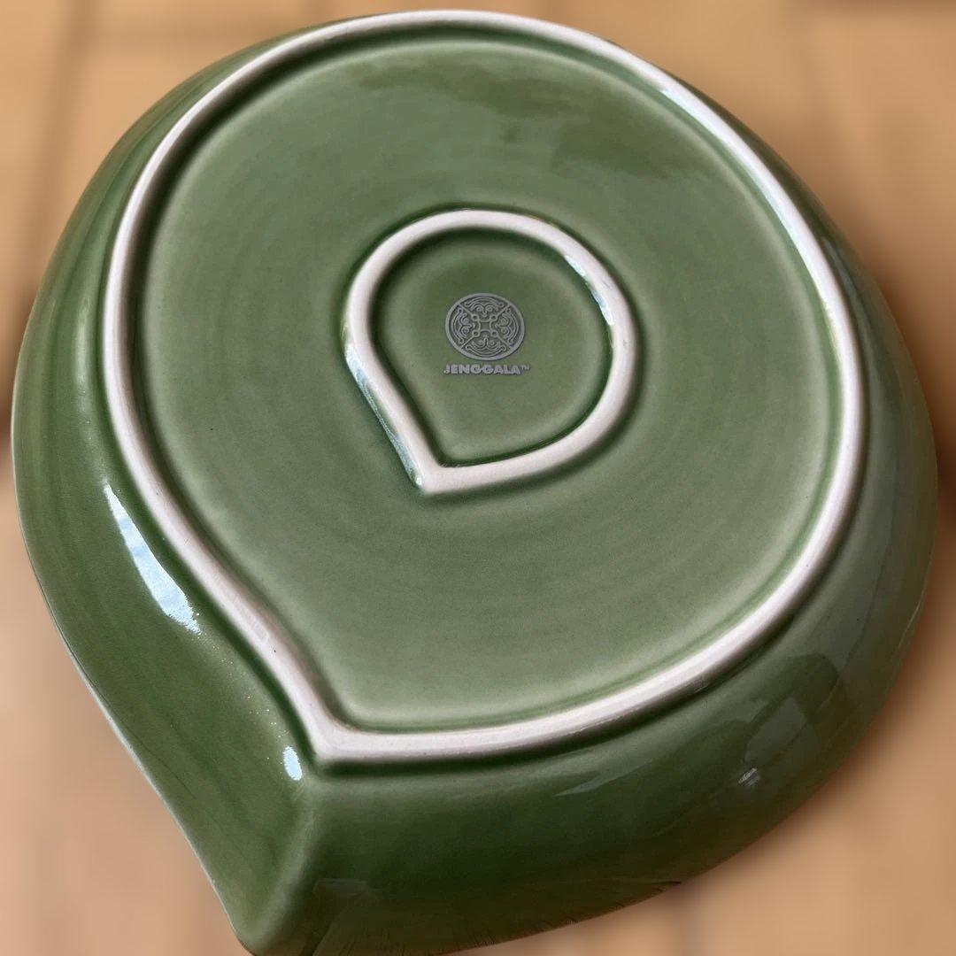 JENGGALA葉型緑色陶器皿　バリ島