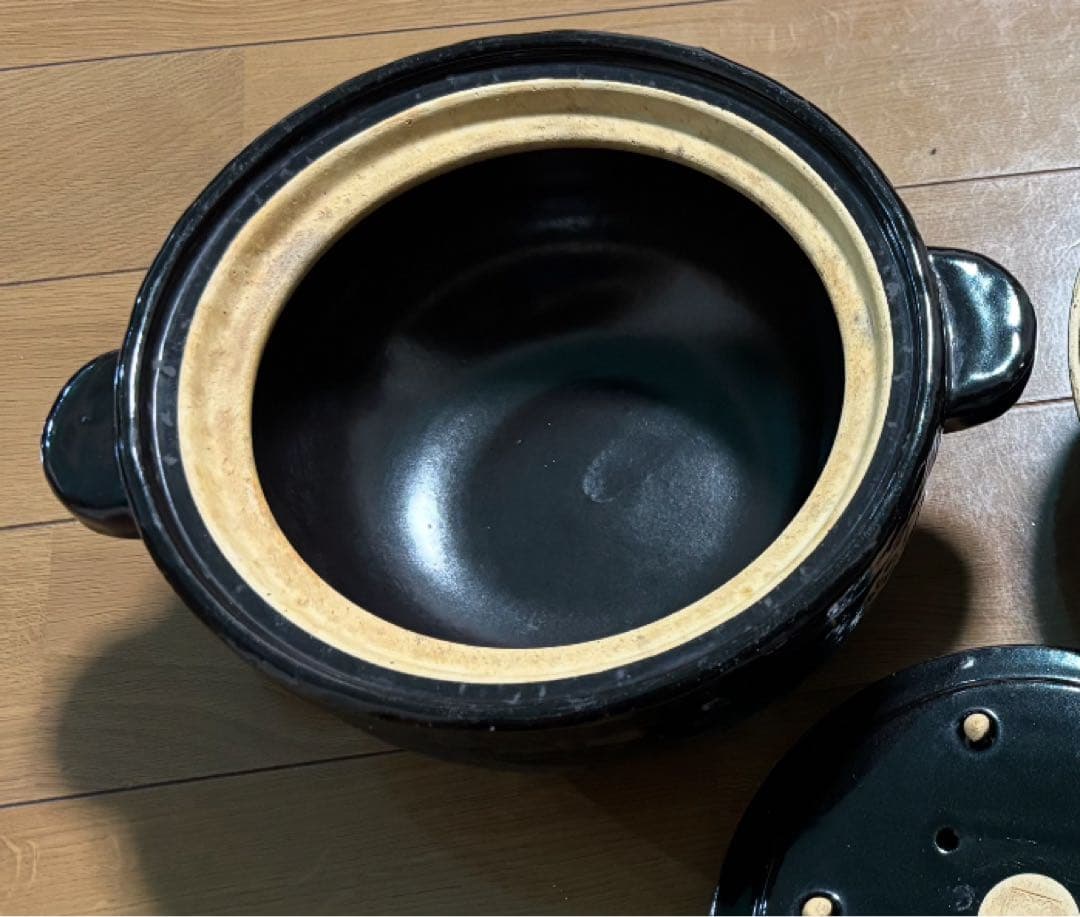 黒い陶器製土鍋 蓋・皿付き