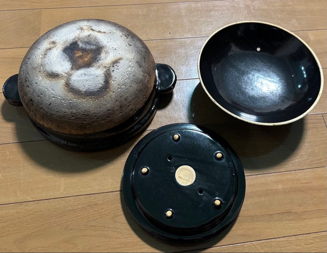 黒い陶器製土鍋 蓋・皿付き