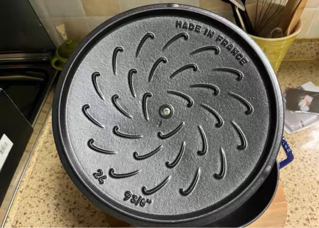 staub ストウブ 24cm 限定コレクション、色が美しい❗️美品