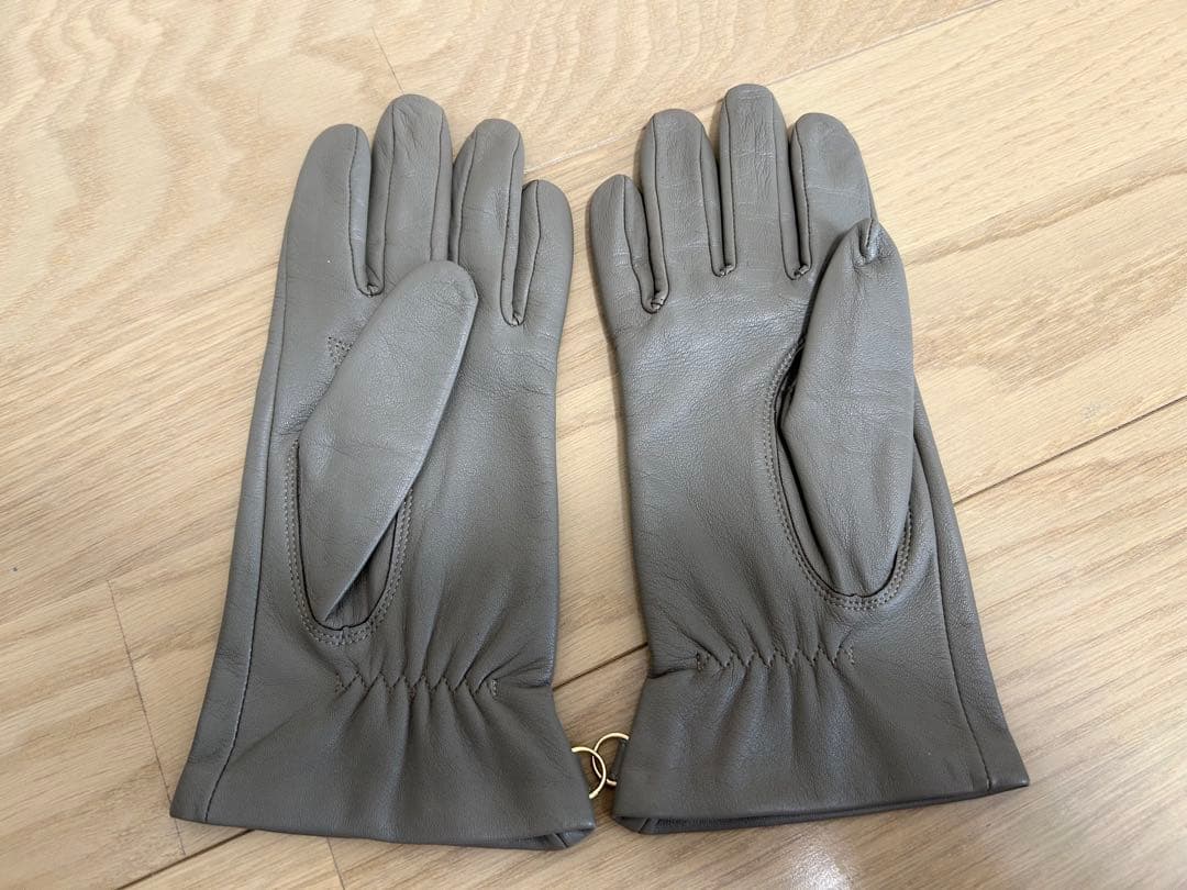 our なめらかシープレザーのグローブ ベージュブラウン