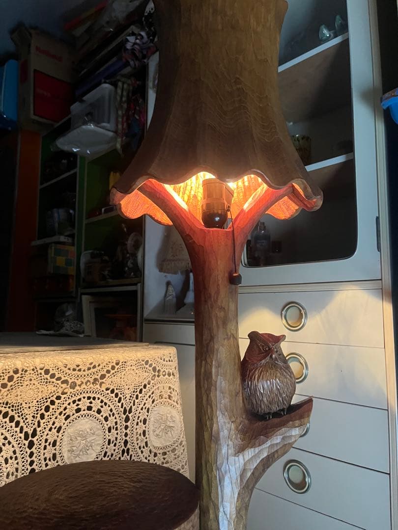 希少 フロアスタンドライト フクロウ 縁起物 木彫 インテリア 木製 風水 レア