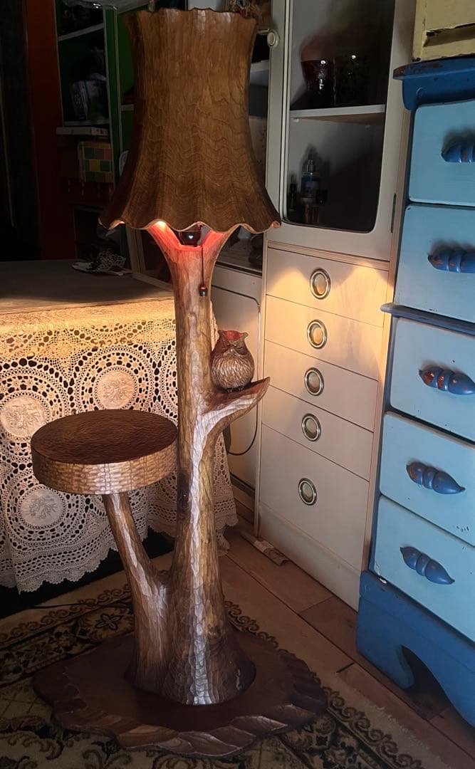 希少 フロアスタンドライト フクロウ 縁起物 木彫 インテリア 木製 風水 レア