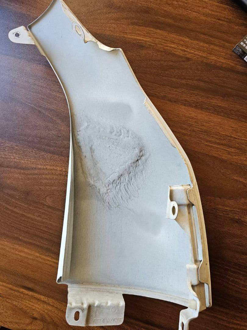 トヨタ純正200系ハイエース助手席側スムージングコーナーパネル