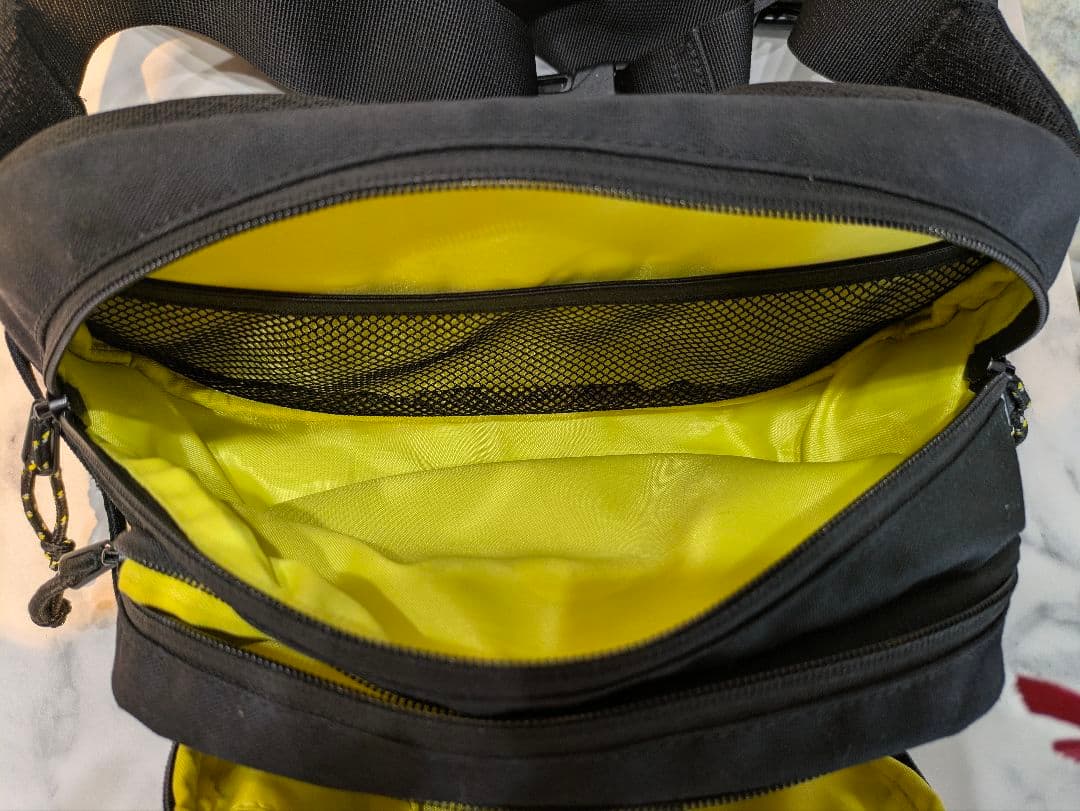 Hugoo ブラック ボディバッグ・ウエストポーチ