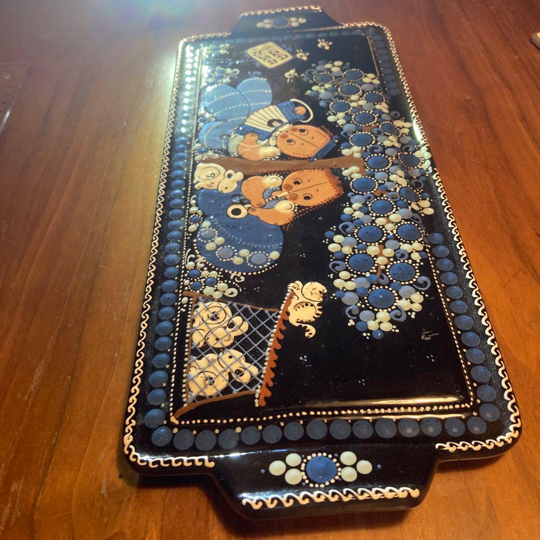 スリップウェアの四角いトレイ