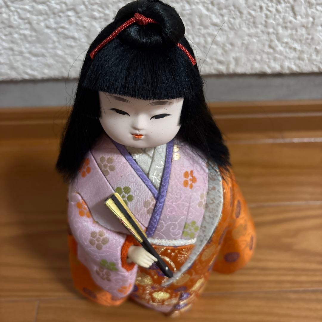 木目込み人形　扇子を持った女の子