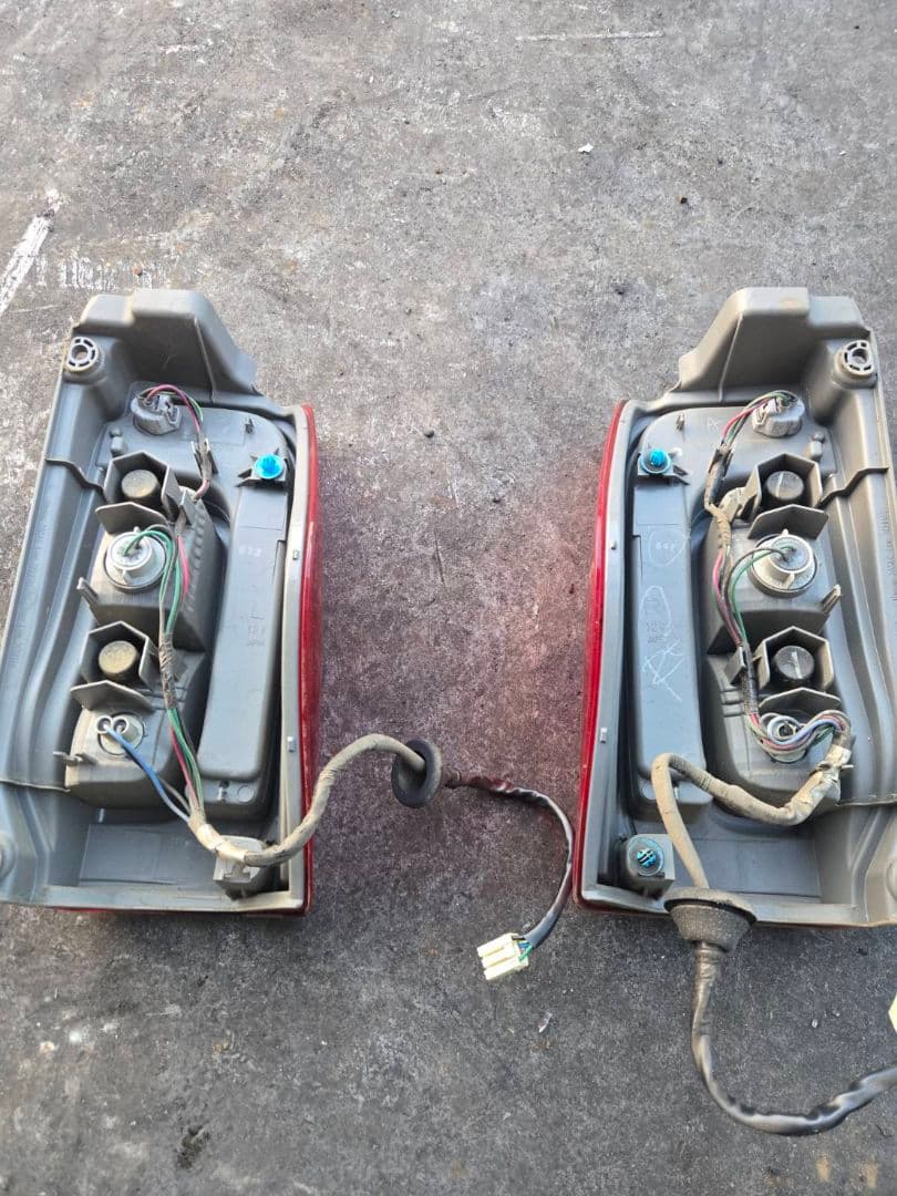 LA600S 　ダイハツ　タント　前期　テールランプ