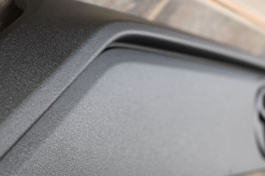 rav4 純正リアガーニッシュ　ラプターライナー塗装　新車外し　送料込み