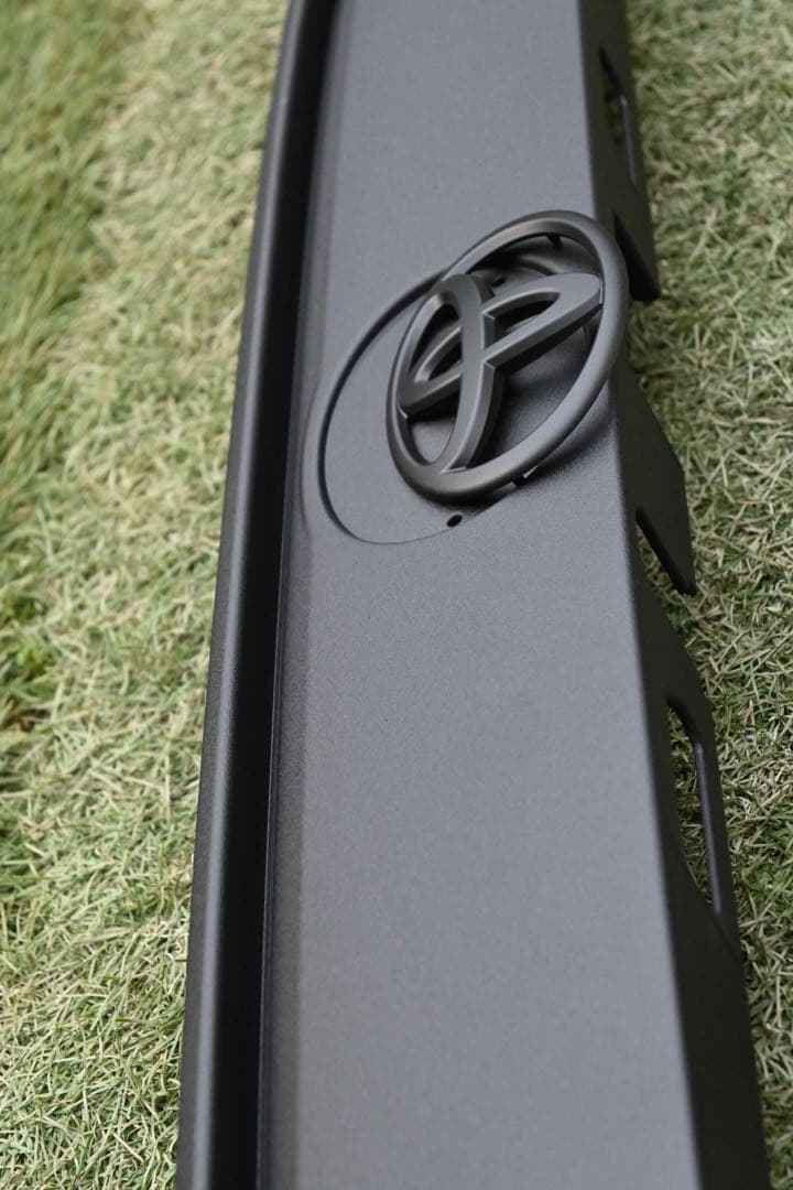 rav4 純正リアガーニッシュ　ラプターライナー塗装　新車外し　送料込み