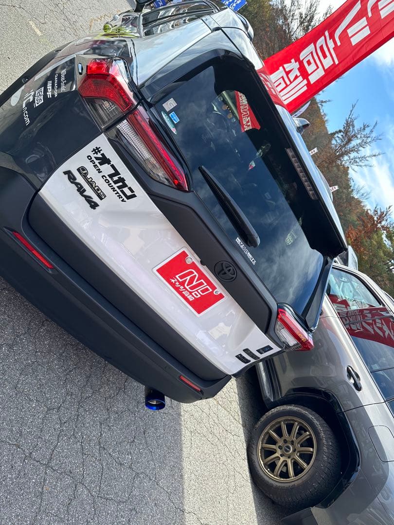 rav4 純正リアガーニッシュ　ラプターライナー塗装　新車外し　送料込み