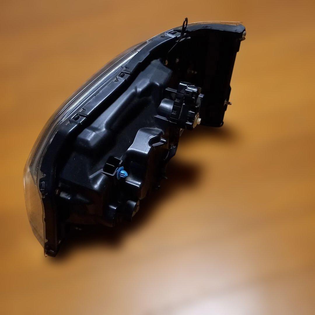 ダイハツハイゼットトラック700系右側ヘッドライトユニットスタンレー製品4567