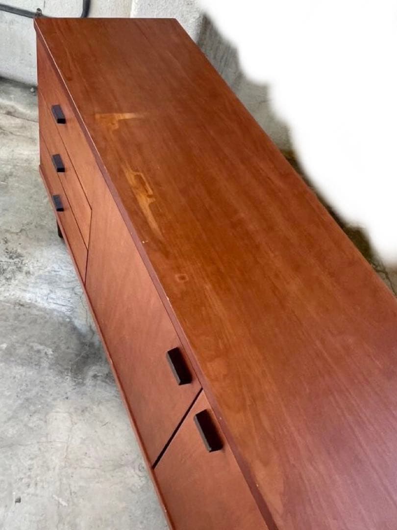 人気の北欧系　脚付チェスト　サイドボード