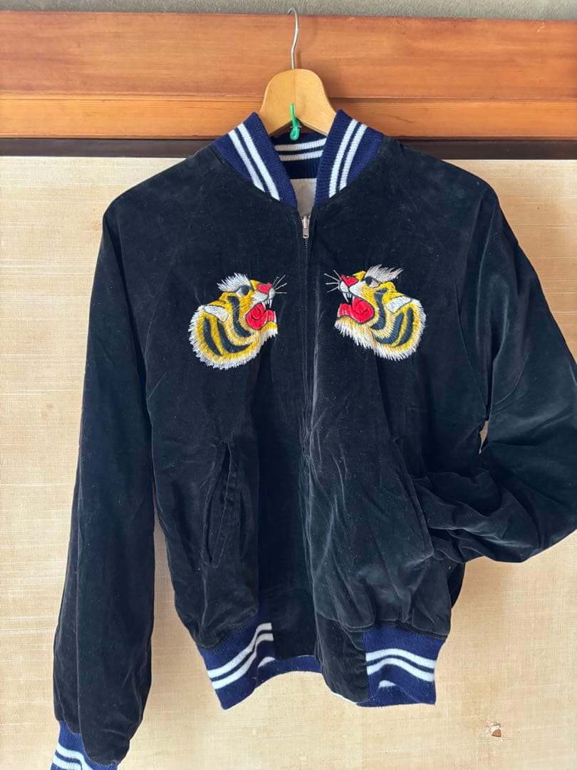 黒い虎刺繍スカジャン Japan