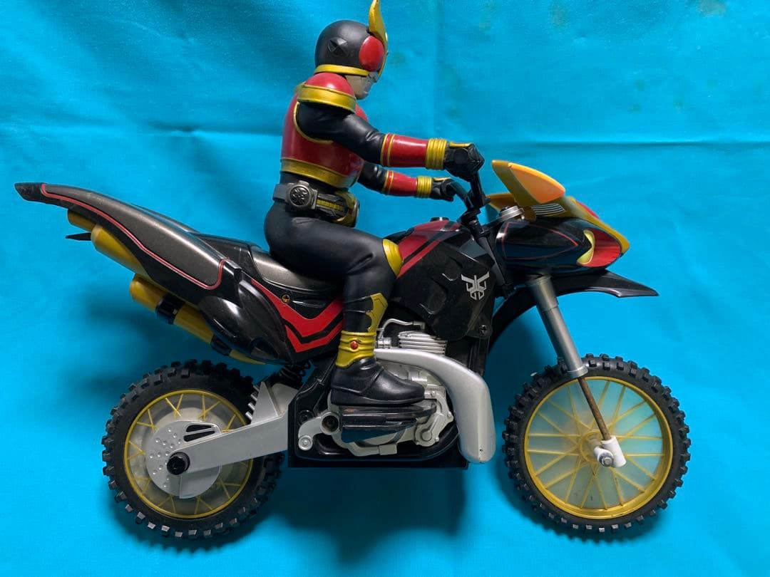 タイヨーラジコン仮面ライダークーガ1/8