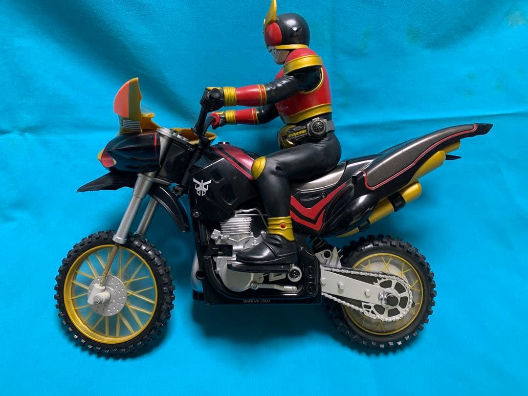 タイヨーラジコン仮面ライダークーガ1/8