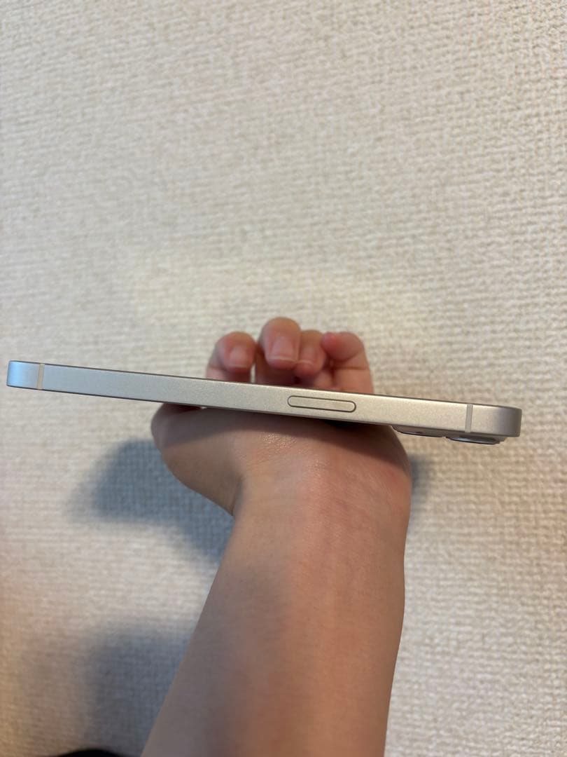 購入する前にコメントして下さい。 iPhone 13 (注意書き読んでください)