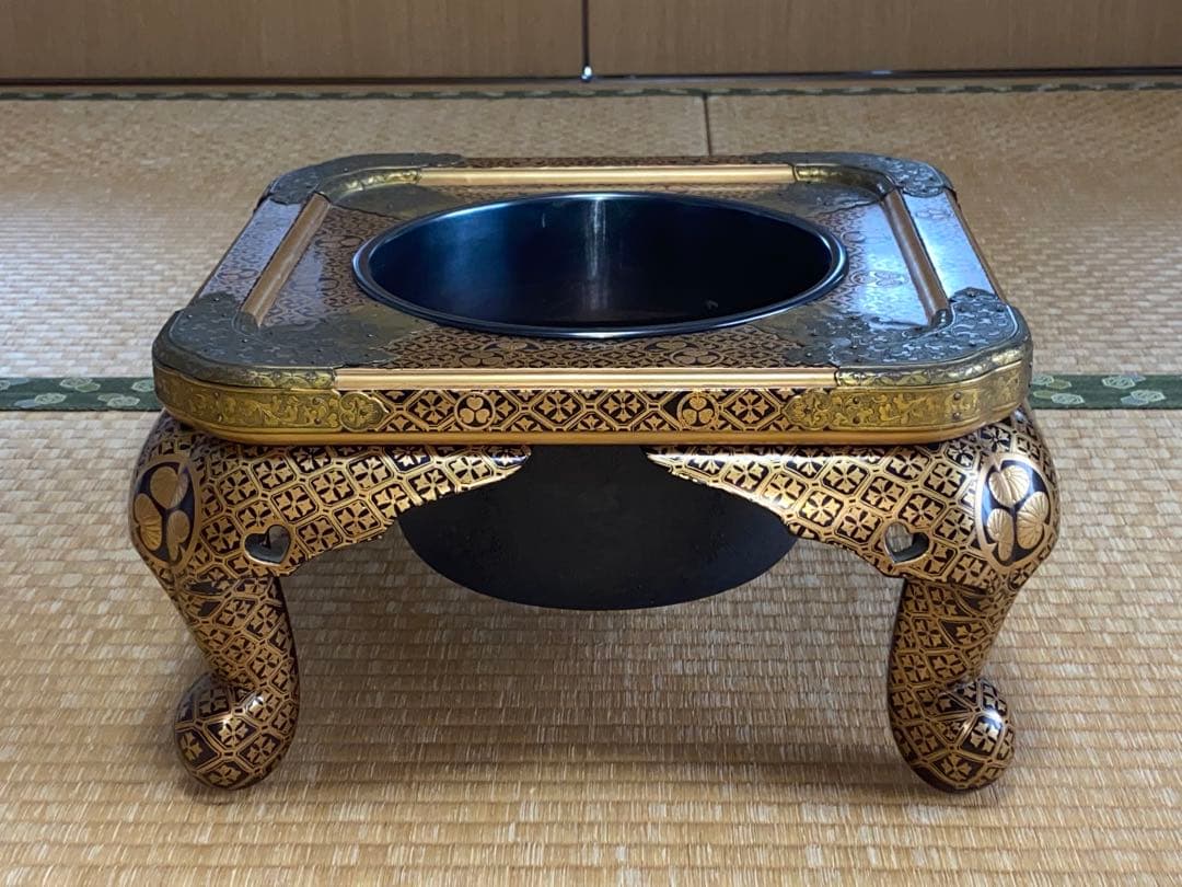 Qqqqw 大名家伝来品梨地高蒔絵徳川家葵紋入火鉢！