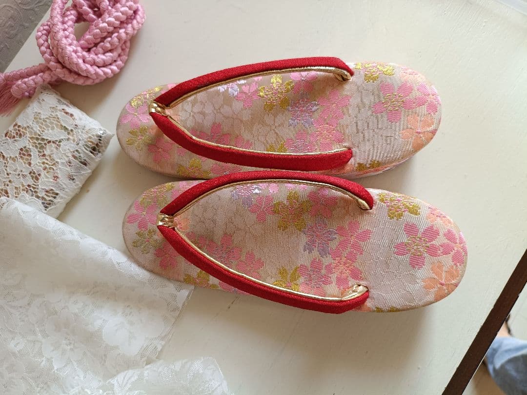 白地に花模様の着物とピンク系作り帯セット☆七五三ハーフ成人式