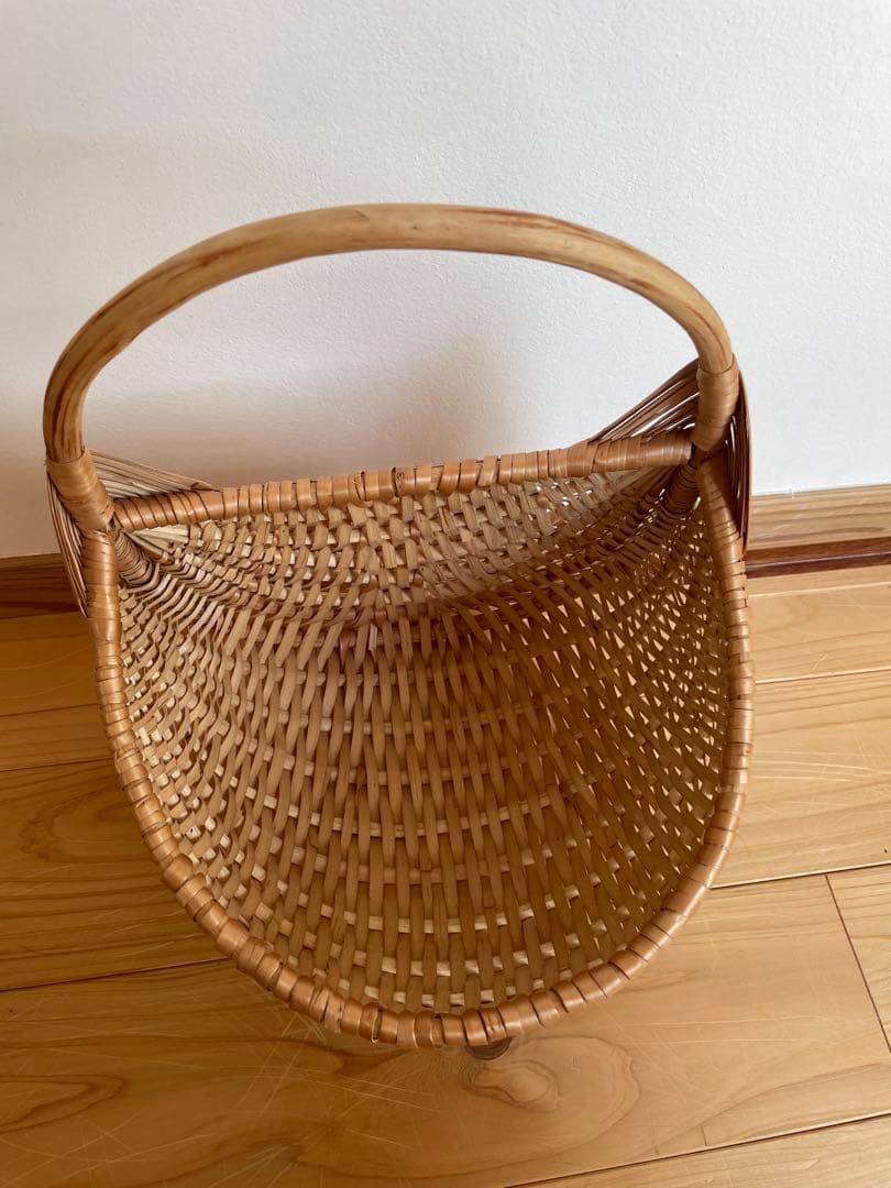 ラトビア　ウォールバスケット　カゴアミドリ