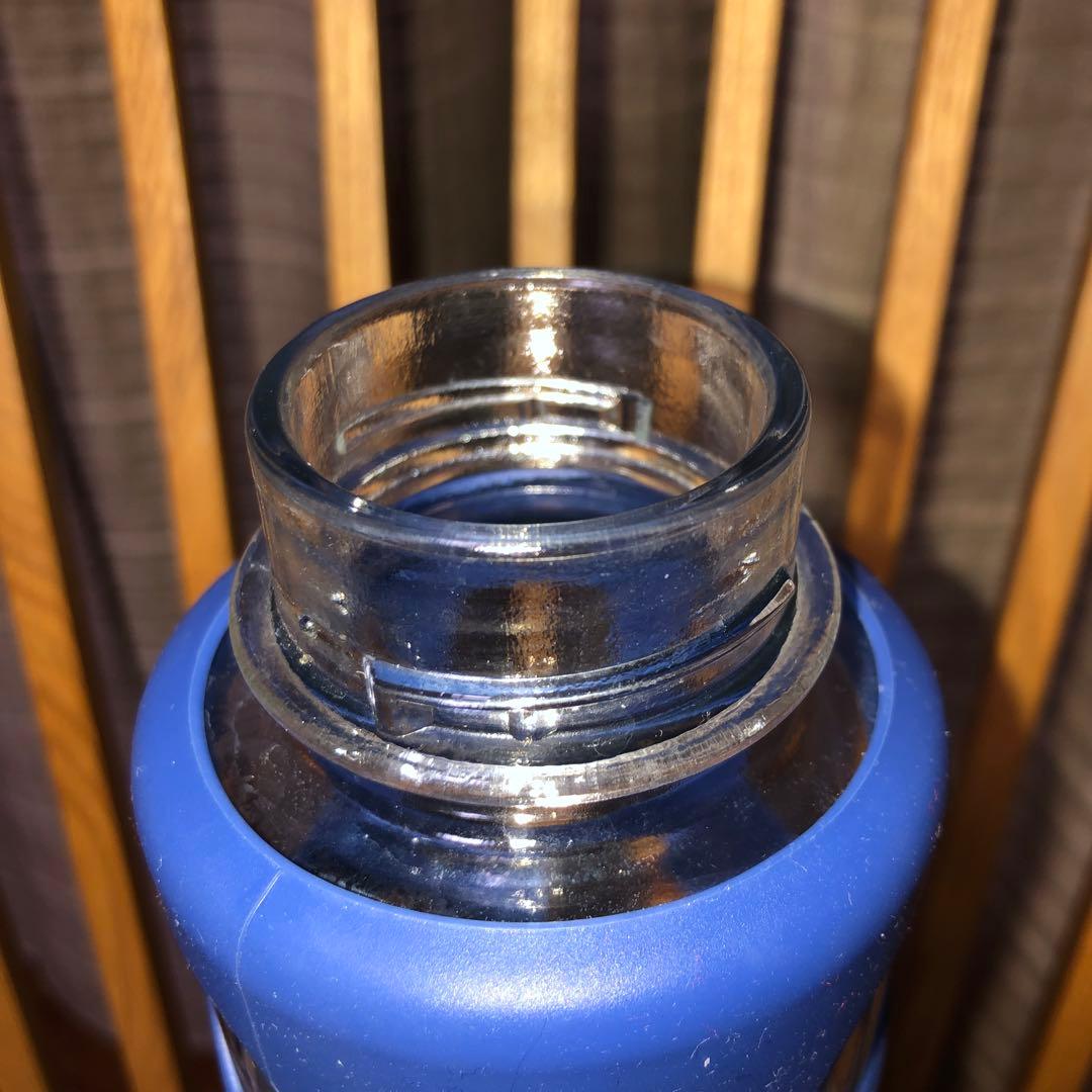 Ello Pure Glass Water Bottle。