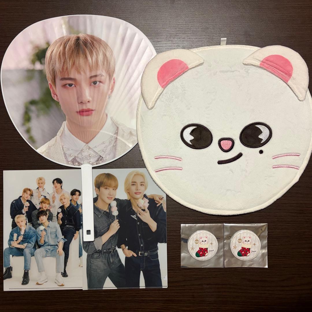 Stray Kids ヒョンジン うちわ 缶バッジ アルバム ペンライト