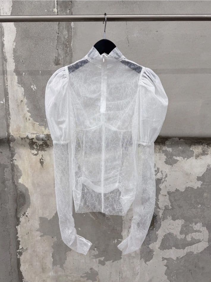 新品未使用 LITMUS Gathered Puffy Lace Top