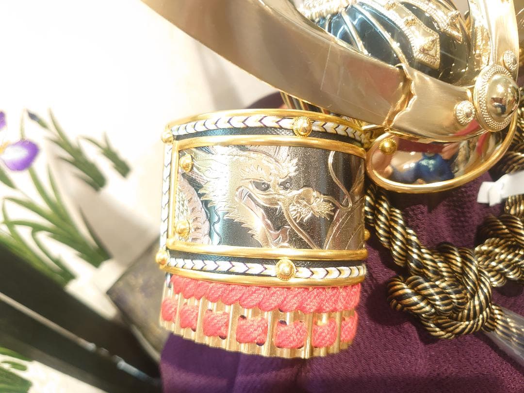 ●五月人形フルセット●　正絹縅の金兜　高級焼桐台屏風セット