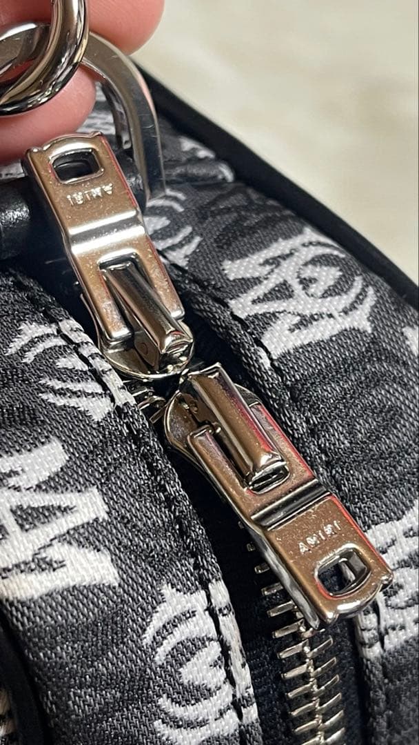 AMIRI ワープ モノグラム キャンバス カメラ クロスボディバッグ