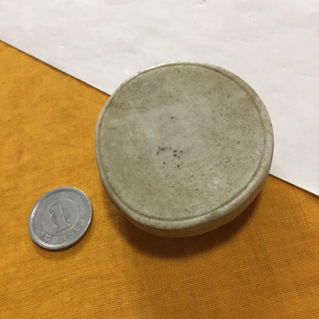 小さな飾り台　磁器