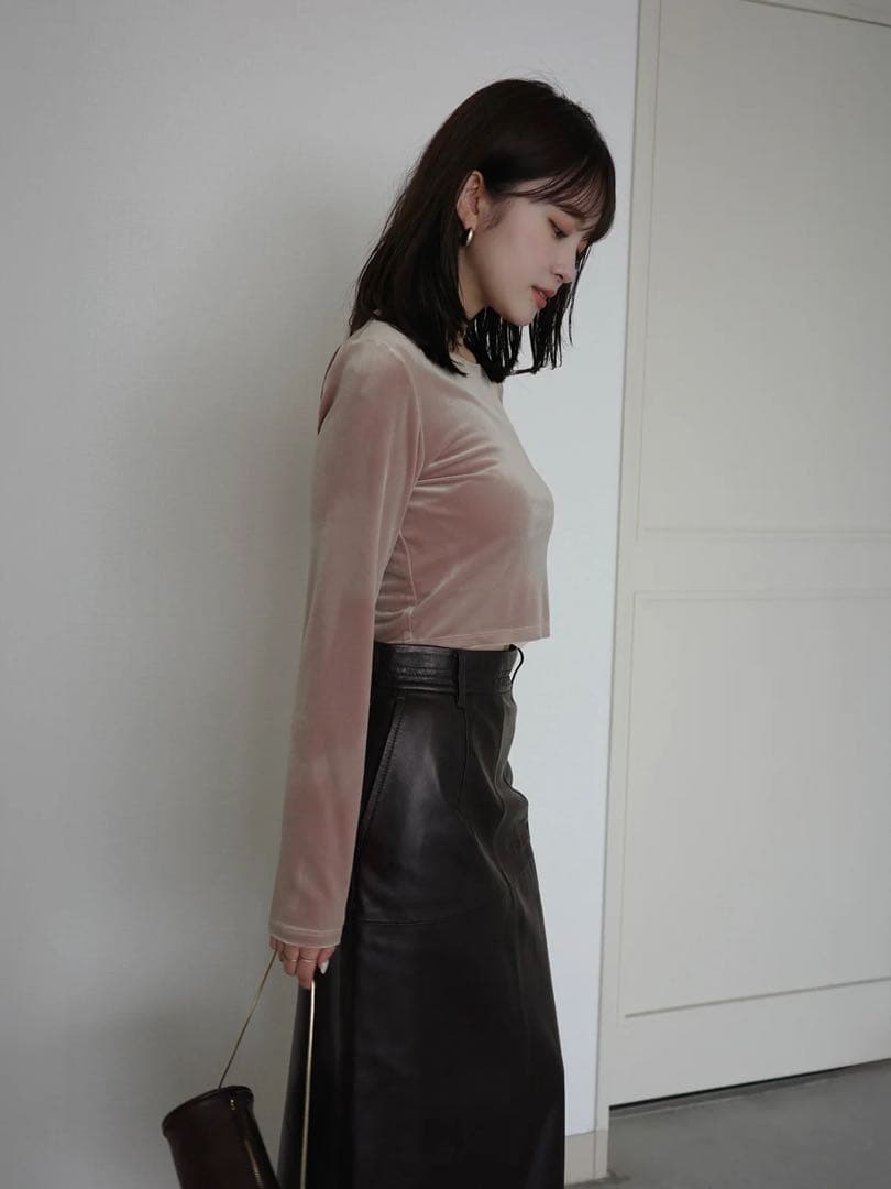 アニュアンス　ベロアクロップドカットトップス　ピンクベージュ